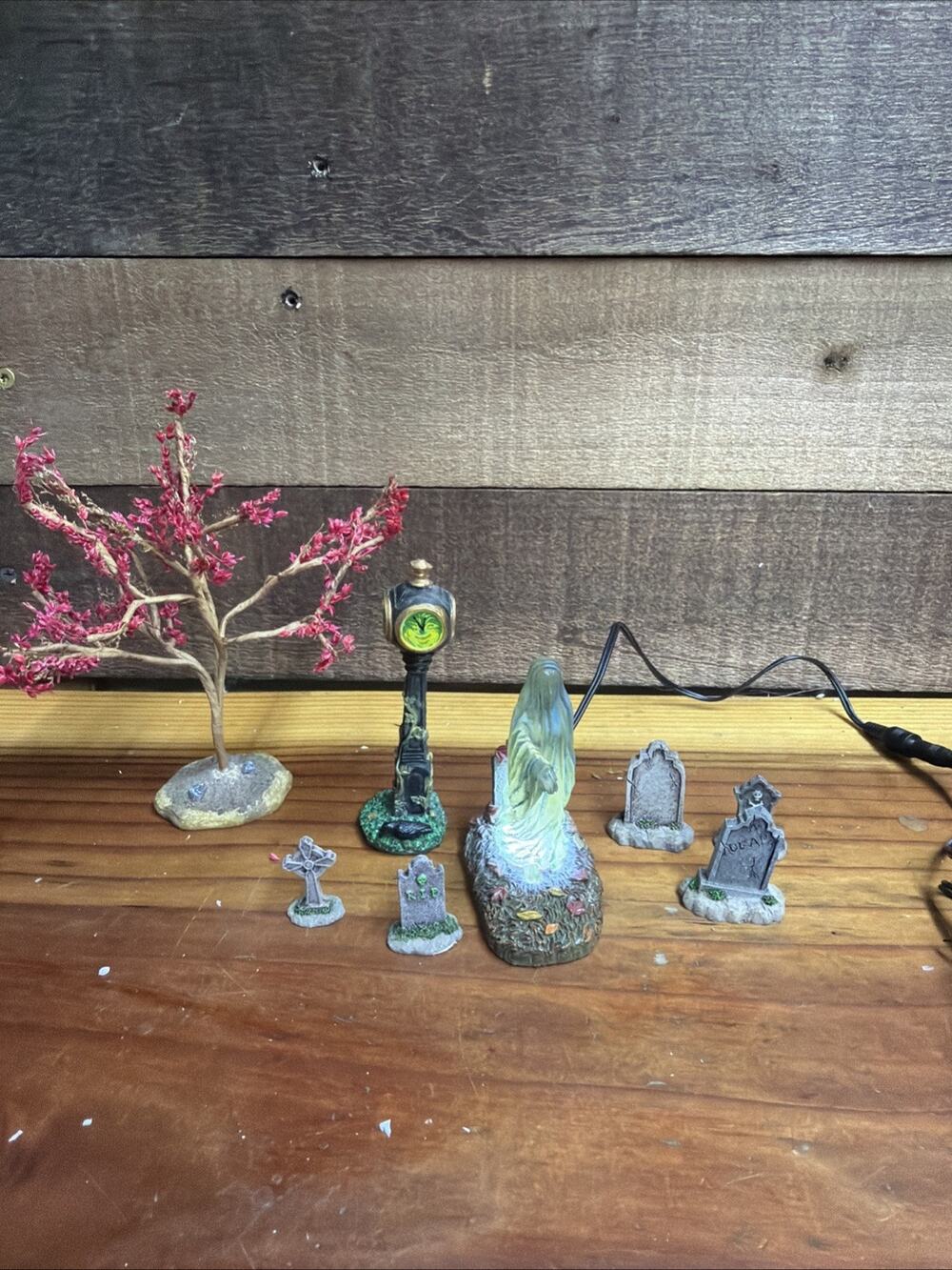 Dept 56 LIT GRAVEYARD GHOST Halloween Snow Village Accessory And Extras
